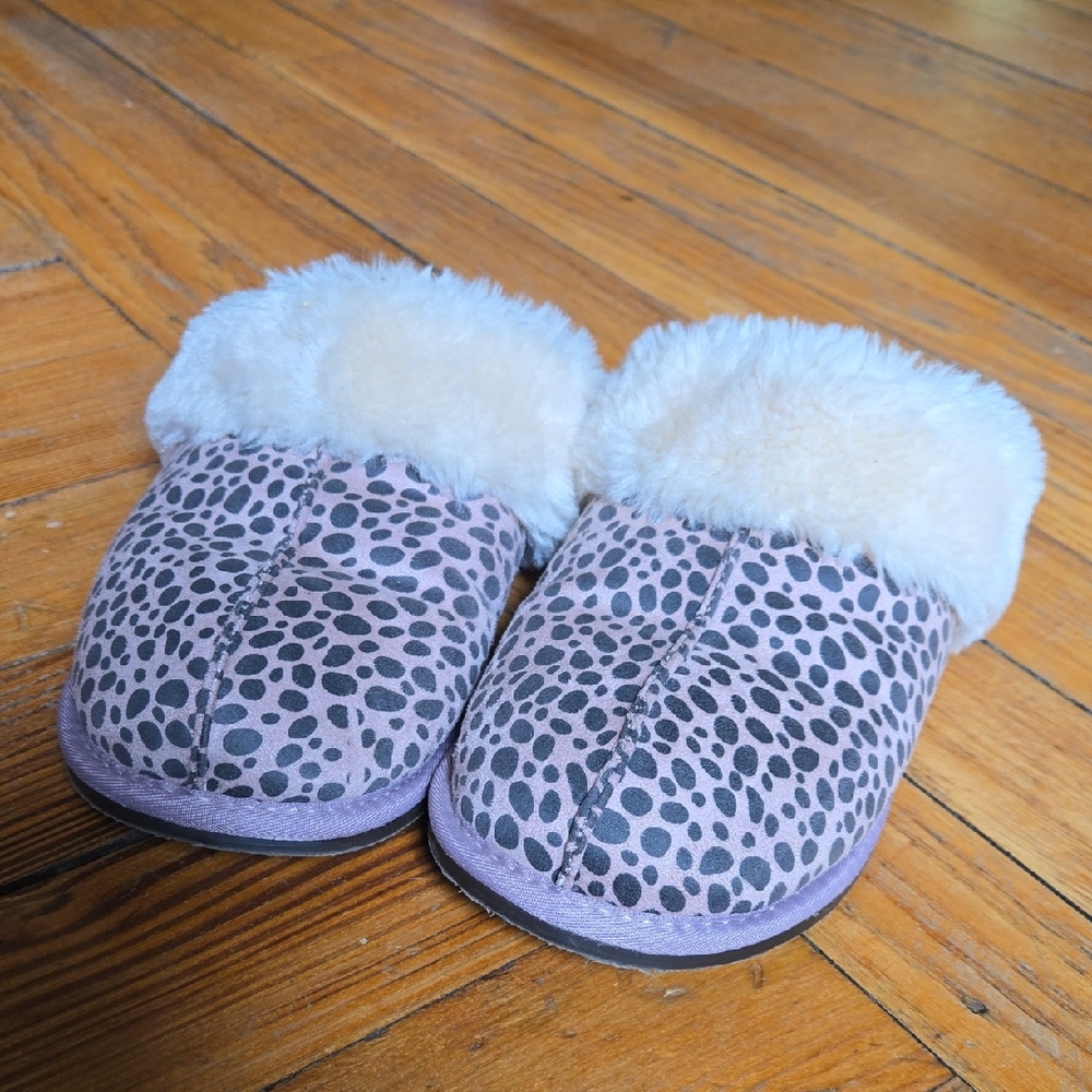 Cozy Soft Moc Size 9' Slippers with Faux Fur Lining